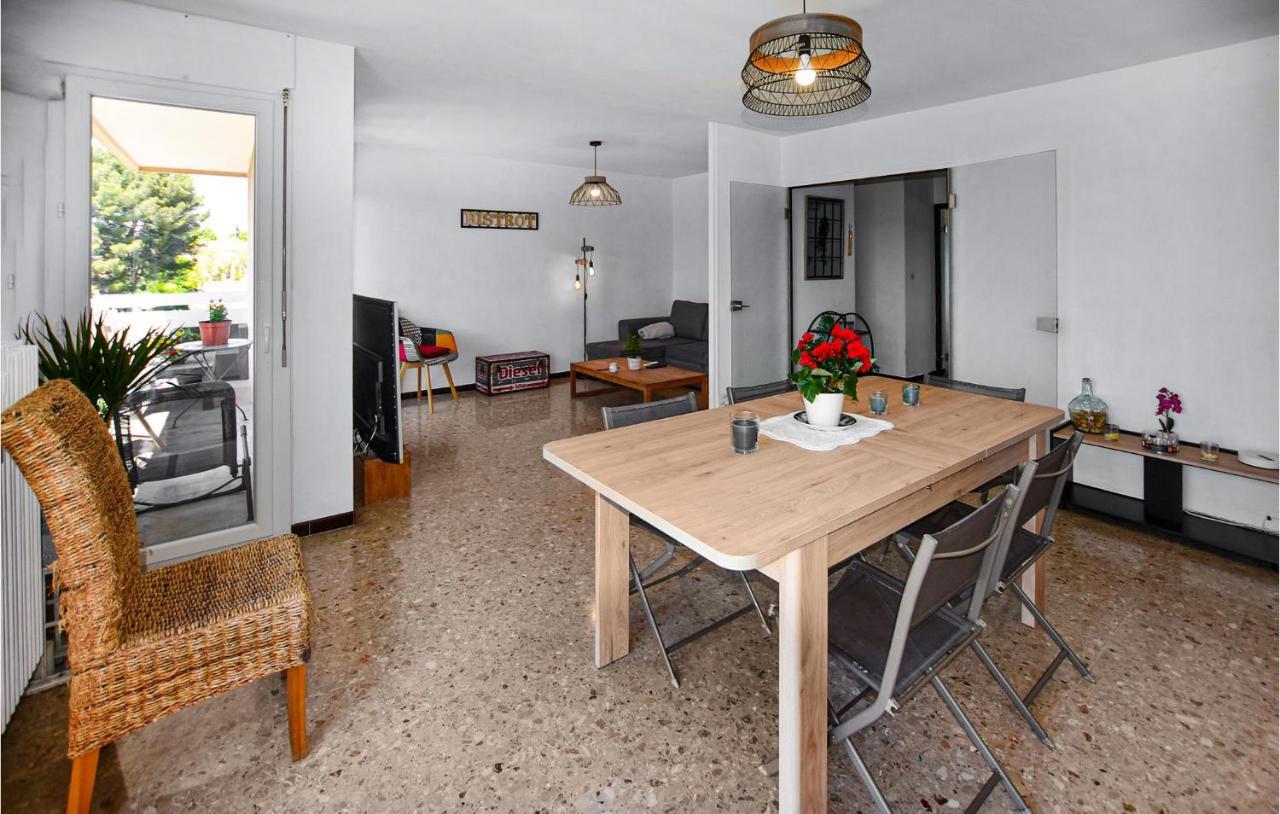 Amazing Apartment In Carpentras With Wifi And 2 Bedrooms ภายนอก รูปภาพ
